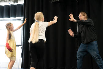 Tanz Theater Gäääng Tanz Theater Gäääng